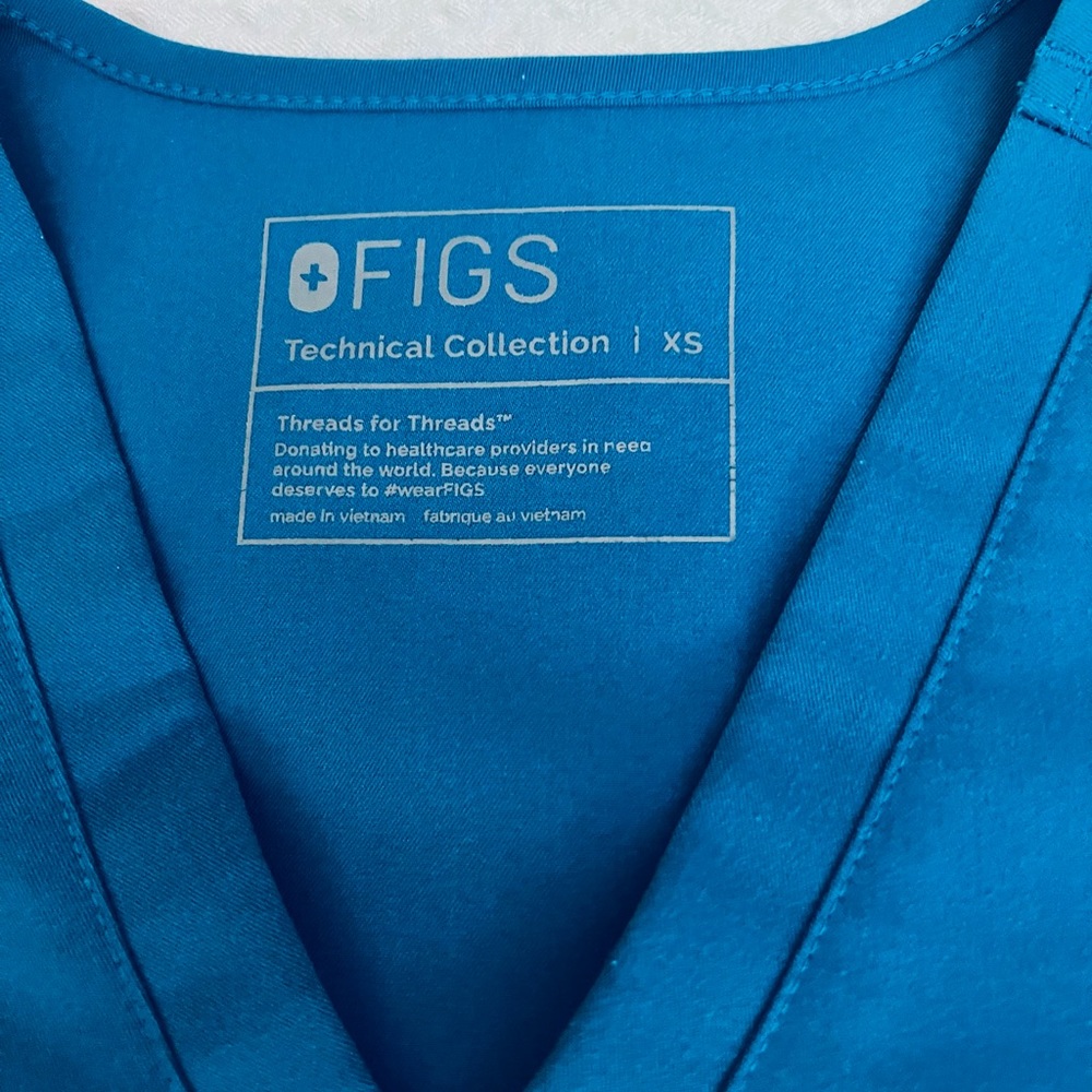 FIGS Catarina Top in XS Alps Blue ( Rare Color )